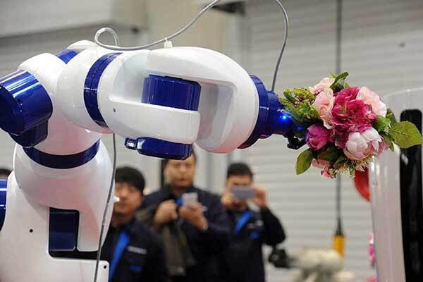 Los Cobots están totalmente diseñados para que la interacción humano-máquina sea posible sin que exista ningún problema.