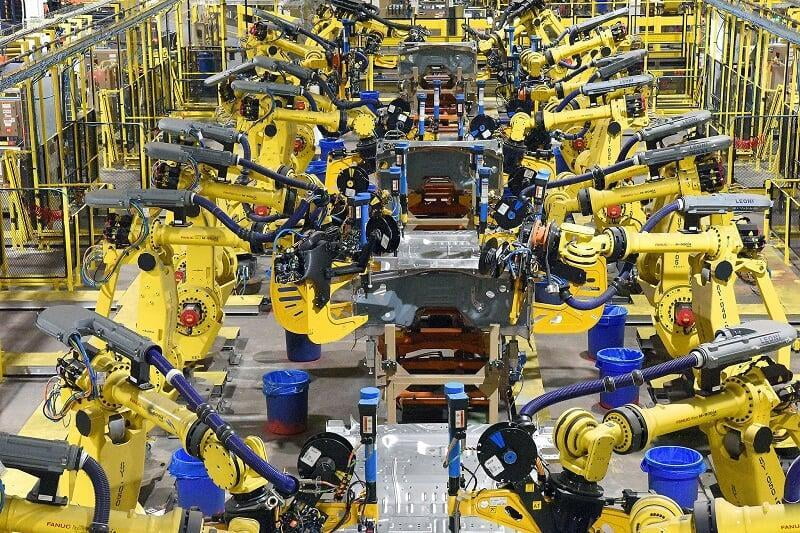 Los robots tradicionales realizan su trabajo siguiendo un programa fijo.