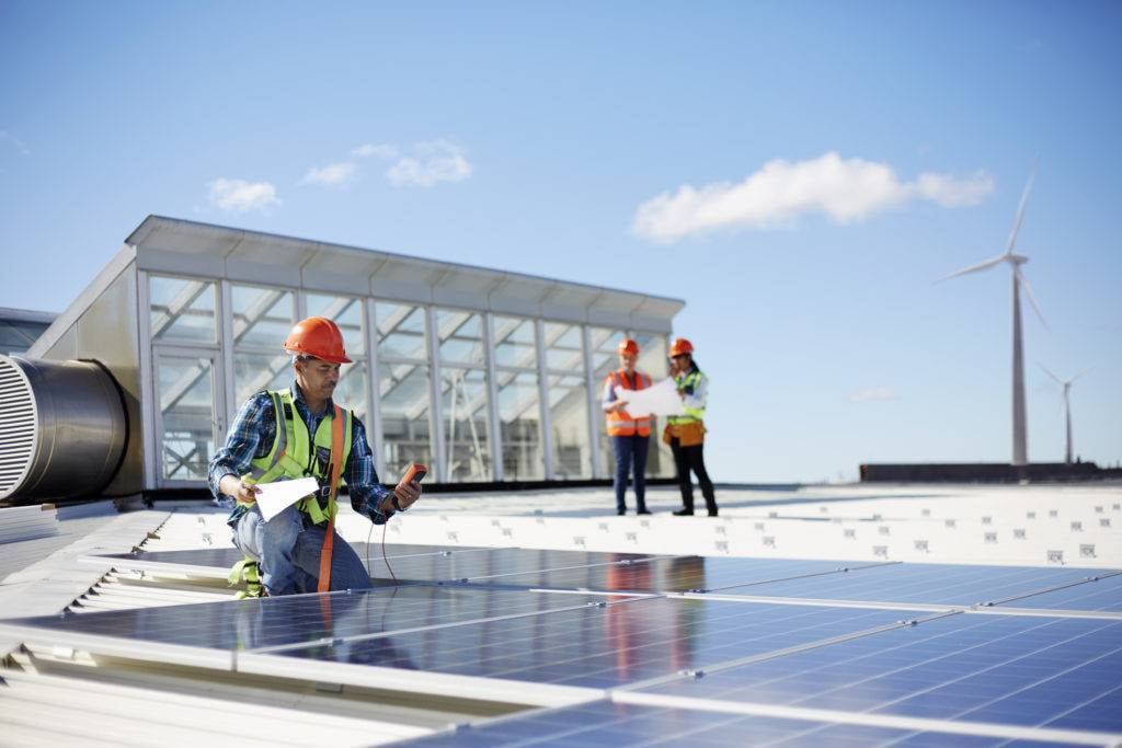 La infraestructura crítica, como la energía y los servicios públicos, se beneficiará de las tecnologías 5G, que podrían crear soluciones más innovadoras en la producción, transmisión, distribución y uso de energía, así como la próxima ola de características y eficiencia de la red inteligente.