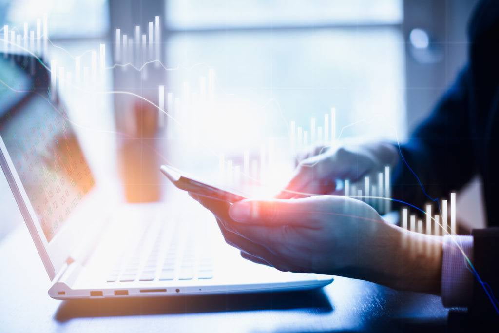 5G acelerará la digitalización de las instituciones financieras, incluidas las operaciones internas y el servicio al cliente, según el informe.